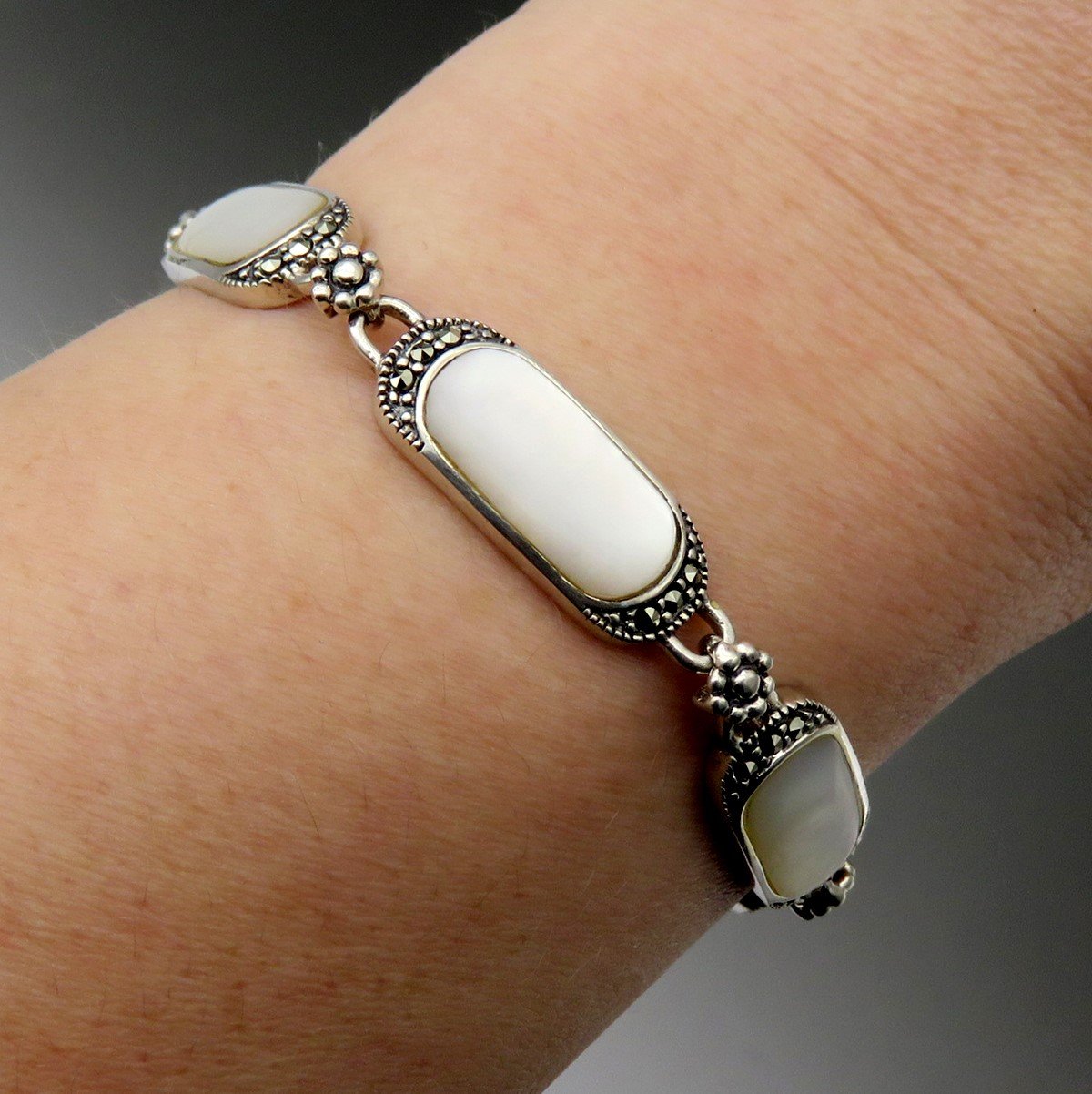Lovely Vintage Thailand Sterling Silver Shell Marcasite Link Bracelet