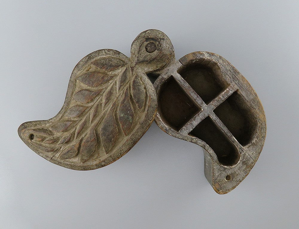Neat VTG Hand Carved Indian Wooden Spice Box Leaf Shape Ganesh