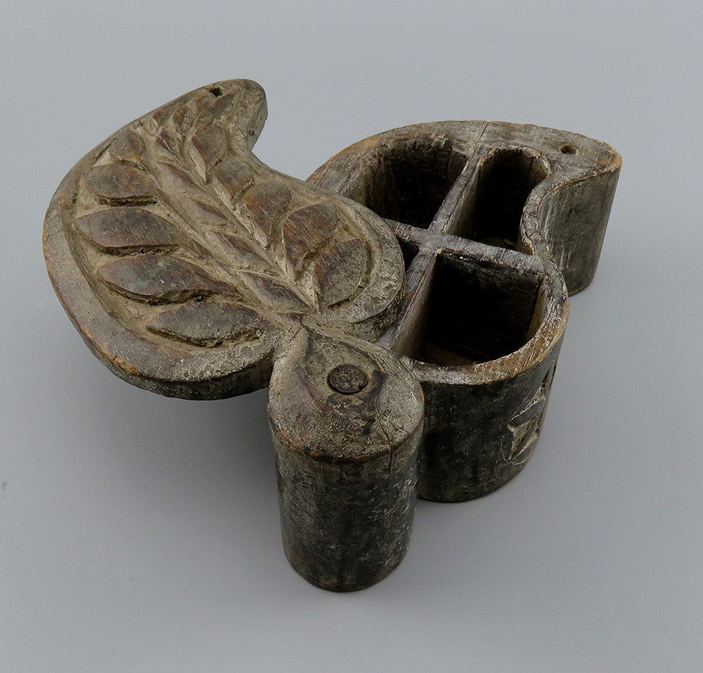 Neat VTG Hand Carved Indian Wooden Spice Box Leaf Shape Ganesh