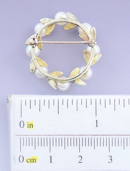 Lovely 14k Gold Pearl Green Enamel Mistletoe Wreath Brooch Pin