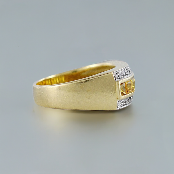 Beautiful Modern 18K Gold Yellow Topaz & Diamond Ring