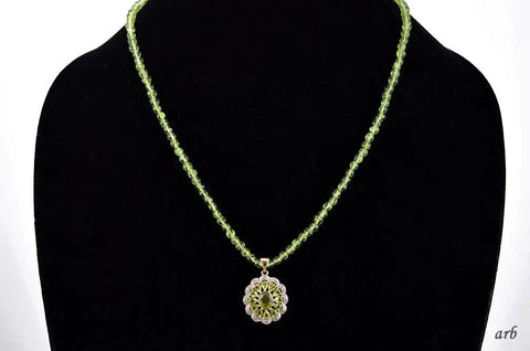 Delightful Modern 10k Yellow Gold and Natural Green Peridot Necklace w/ Diamond