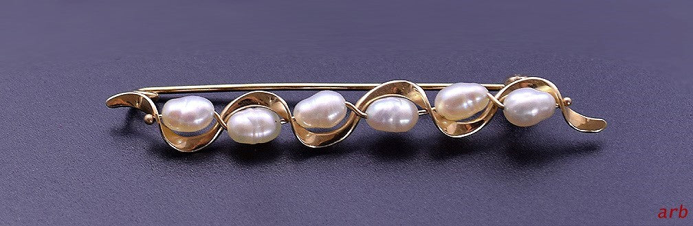 Beautiful 14k Yellow Gold Modern Pin / Brooch w/ Real Pearls in Wavy Form
