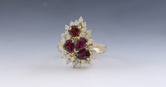 Fabulous 18k Yellow Gold Ruby Gemstone & Diamond Cluster Ring