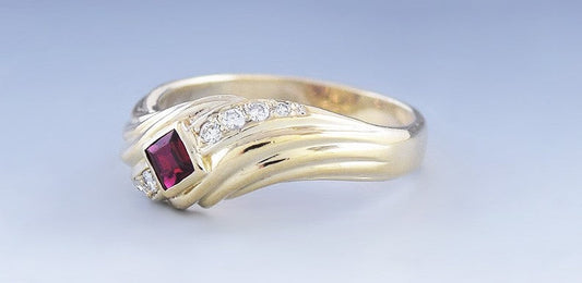 Stylish 18k Yellow Gold Ruby & Diamond Ring