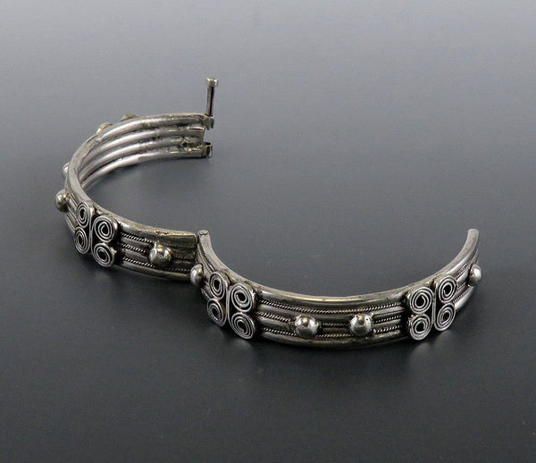 VTG Sterling Silver Hand Made Middle Eastern or Tribal Hinged Bangle Bracelet